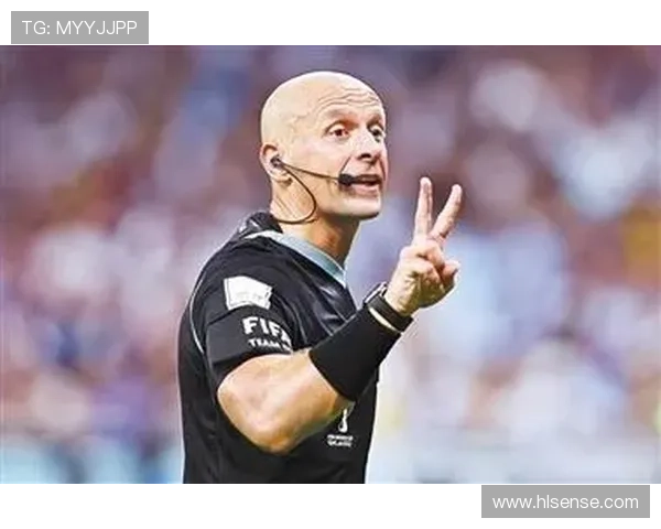 波兰裁判马齐尼亚克伤愈重返赛场